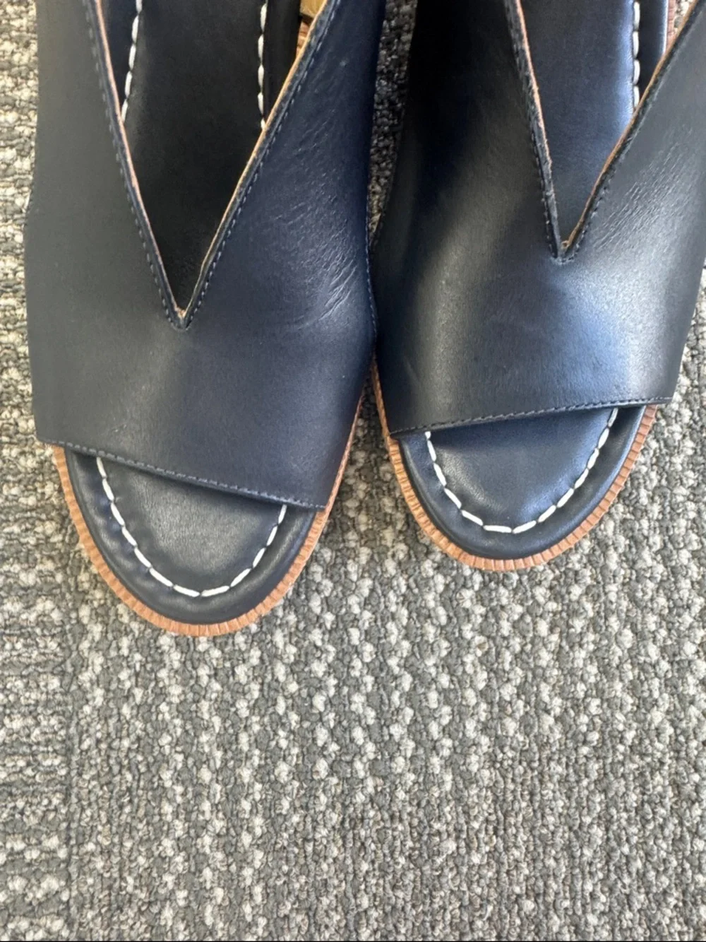 Bernardo Kuarta Wedge Sandal in Navy Calf Leather, size 10